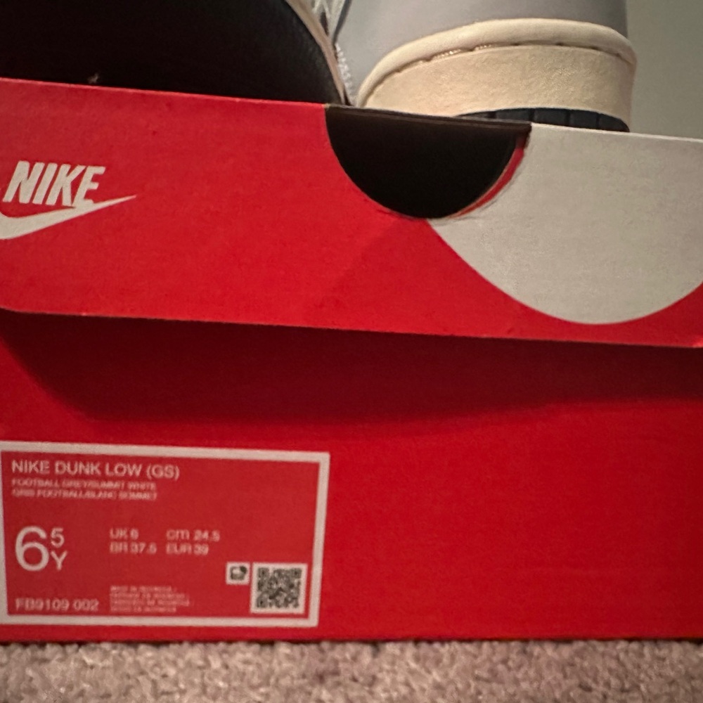 Nike Dunks - Picture 3 of 3